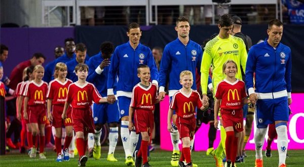 Почему футболисты выходят на поле с детьми? Ответы Football-match24.com